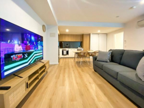 Stunning 2BR Apt @ Adelaide CBD with Pool-Gym-BBQ, Adelaide